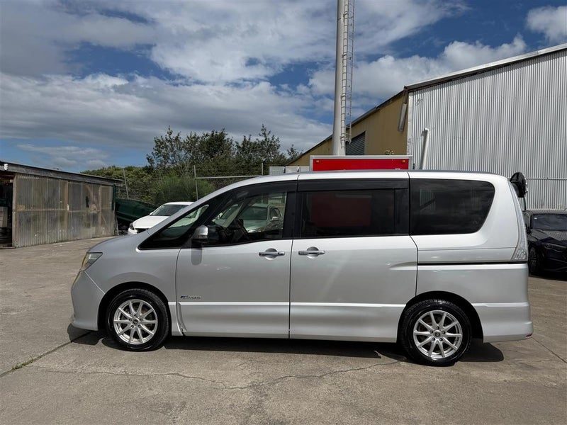 2012 Nissan Serena, photo 2