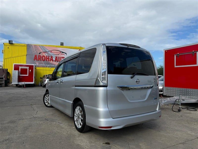 2012 Nissan Serena, photo 3