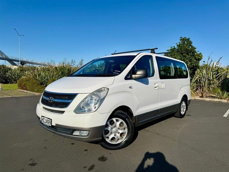 2013 Hyundai iMax 2.4L PETROL, 8 SEATER, NZ NEW.