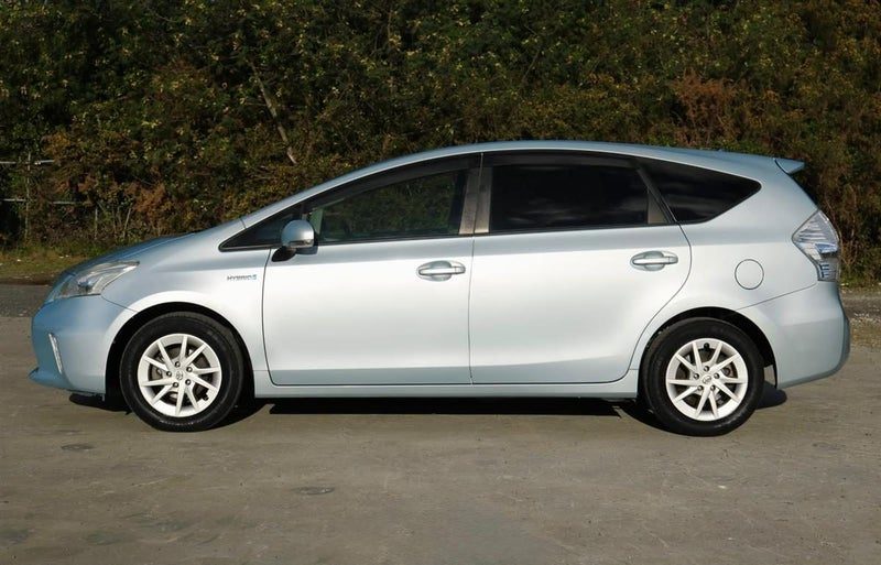 2014 Toyota Prius Alpha, photo 2