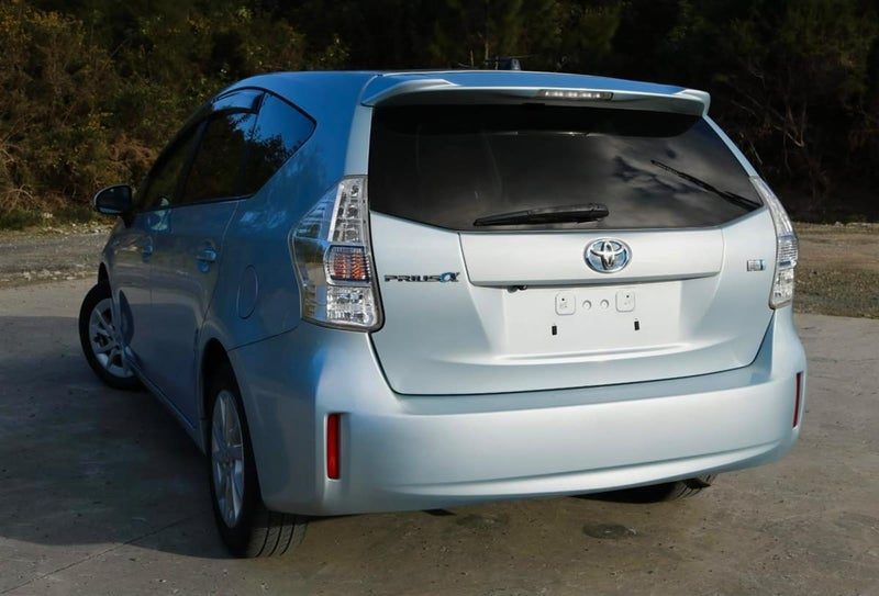2014 Toyota Prius Alpha, photo 3