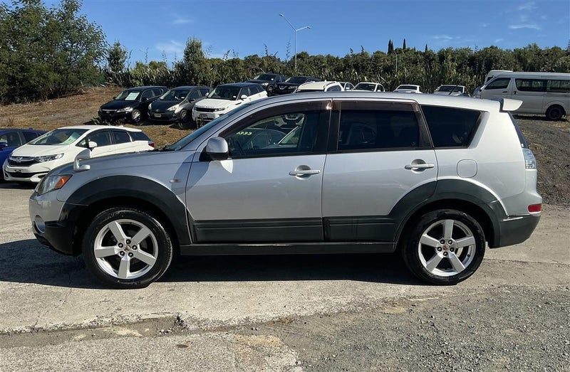 2005 Mitsubishi Outlander 7 Seater, photo 2