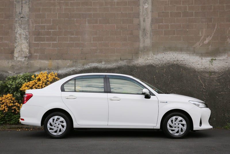 2018 Toyota Corolla Axio Hybrid *High Spec*, photo 2