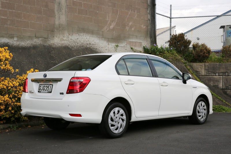 2018 Toyota Corolla Axio Hybrid *High Spec*, photo 3