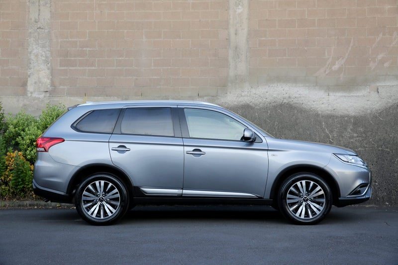 2022 Mitsubishi Outlander LS 2.4P 7 Seats *NZ NEW*, photo 2