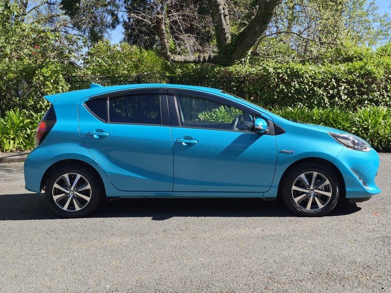 2017 Toyota Aqua S, photo 2