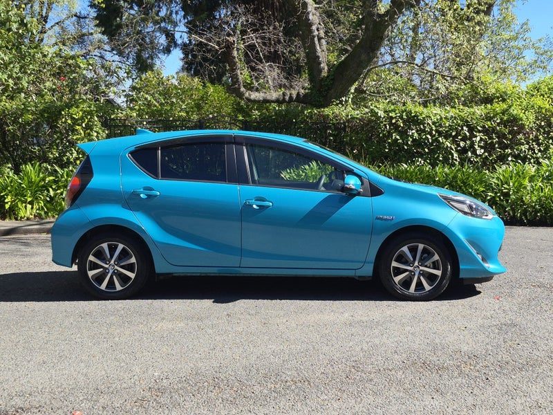2017 Toyota Aqua S, photo 3