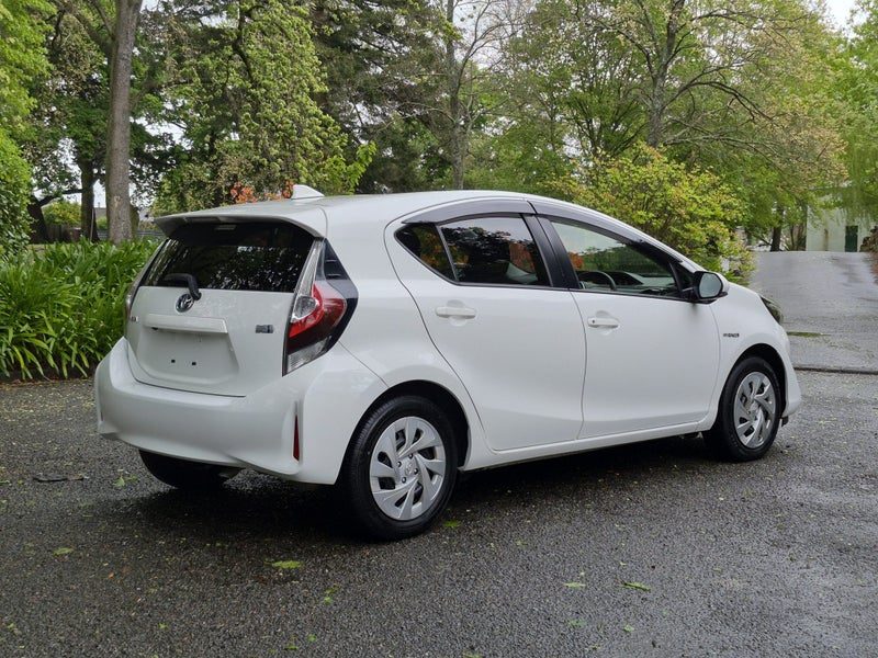 2020 Toyota Aqua S, photo 3