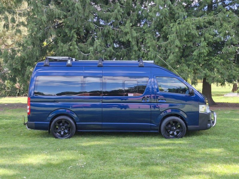 2017 Toyota Hiace ZX, photo 2