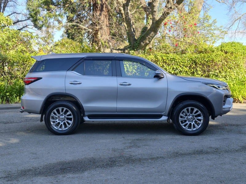 2023 Toyota Fortuner Limited, photo 2