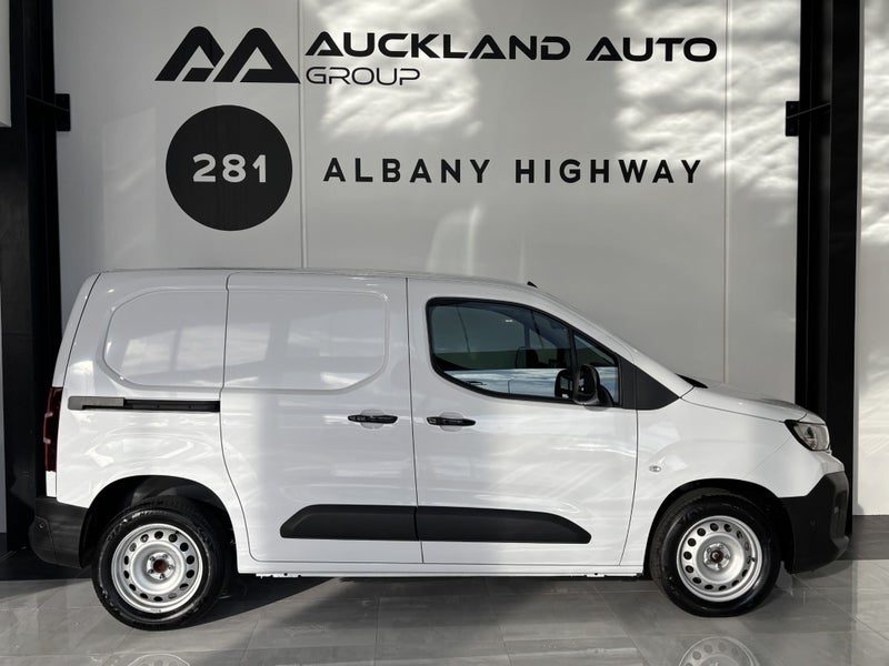 2026 Peugeot Partner SWB Petrol, photo 3