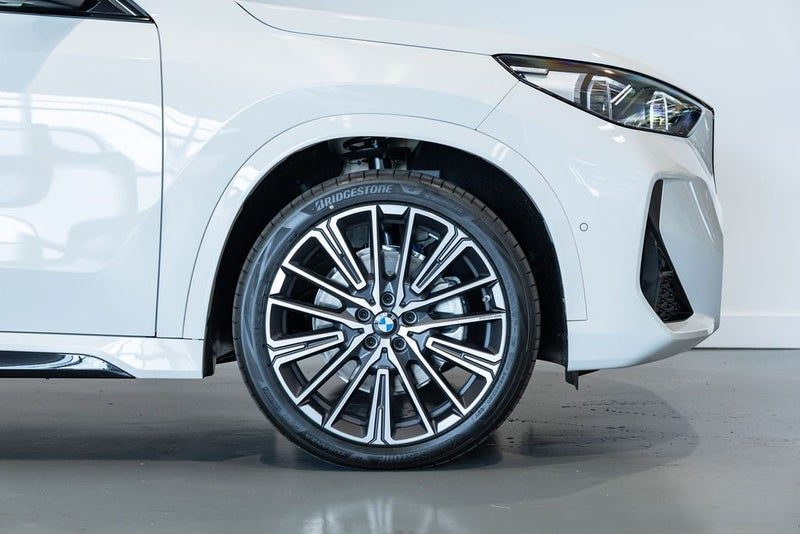 2026 BMW iX1 xDrive 30, photo 3