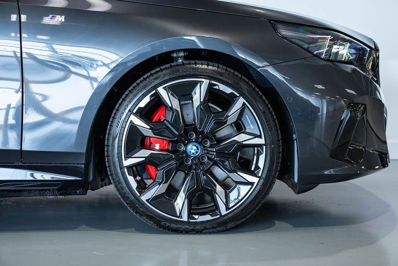 2026 BMW 550e xDrive, photo 2