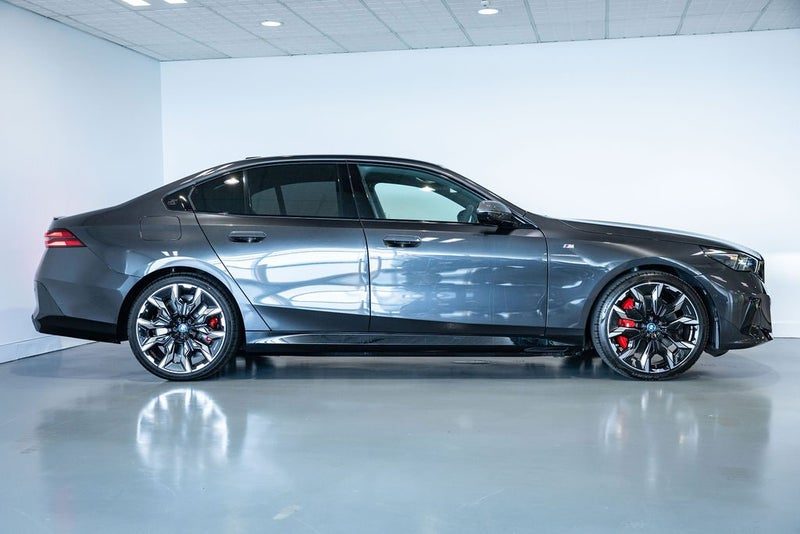 2026 BMW 550e xDrive, photo 3