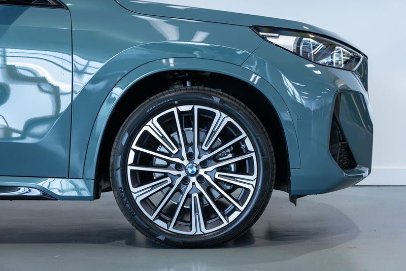2026 BMW iX1 xDrive 30, photo 2