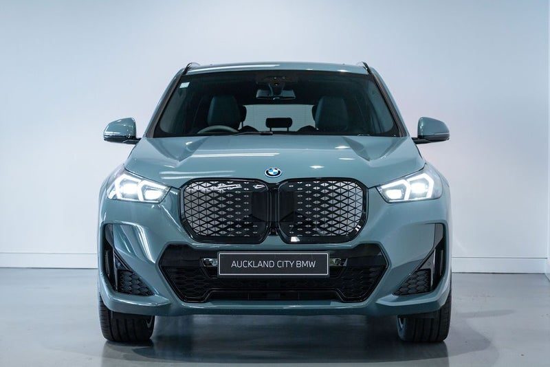 2026 BMW iX1 xDrive 30, photo 3