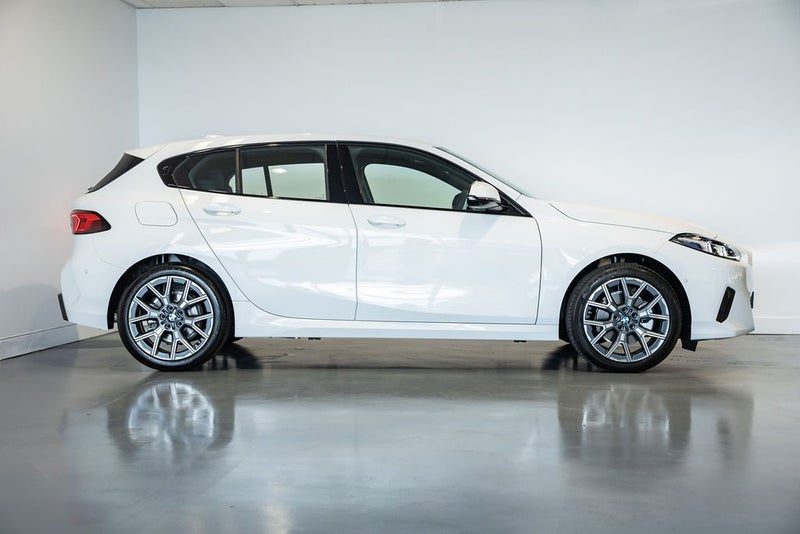 2026 BMW 120i Sport Collection, photo 3