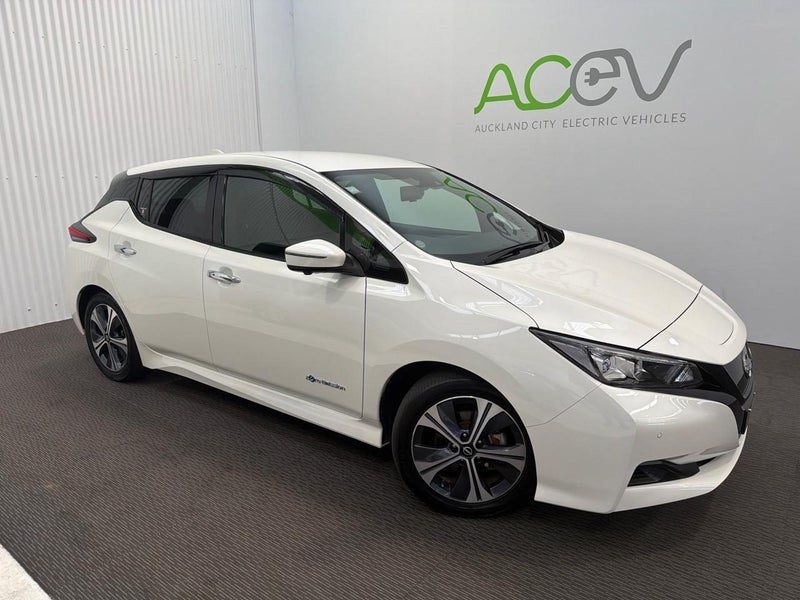 2022 Nissan Leaf X V Selection (40kWh), photo 2