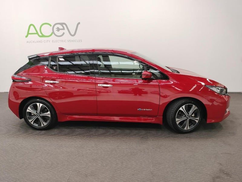 2022 Nissan Leaf X V Selection (40kWh), photo 2