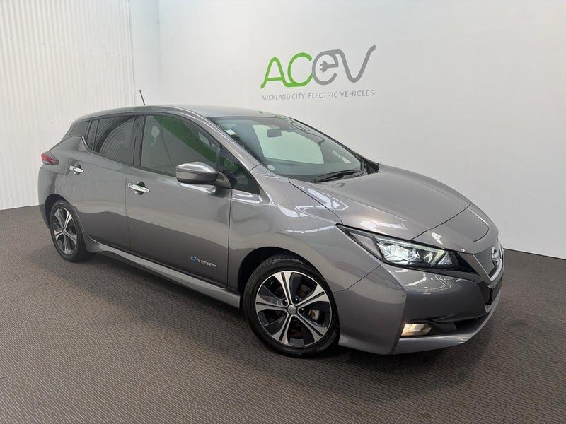 2018 Nissan Leaf X, photo 2