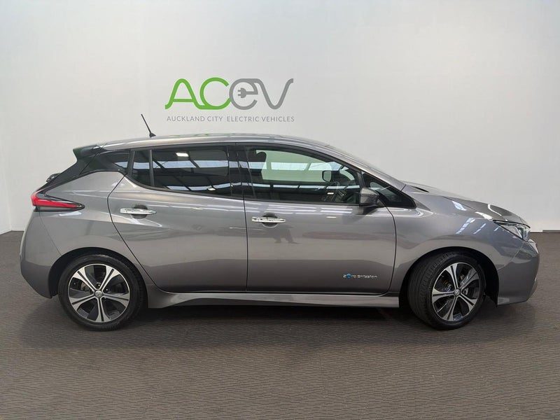2018 Nissan Leaf X, photo 3