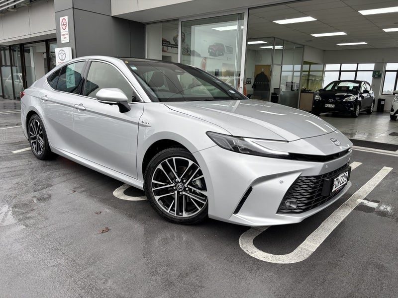 2025 Toyota Camry ZR 2.5 HYBRID LUXURY SEDAN, main photo