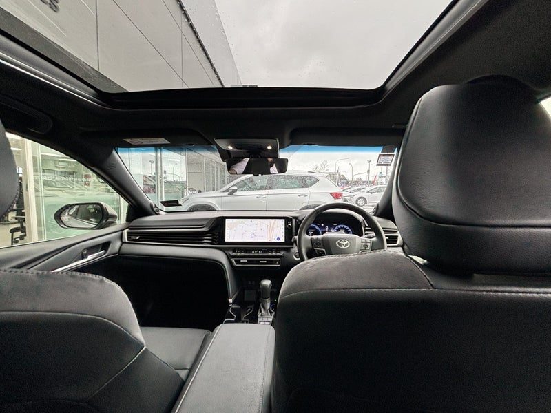 2025 Toyota Camry ZR 2.5 HYBRID LUXURY SEDAN, photo 2