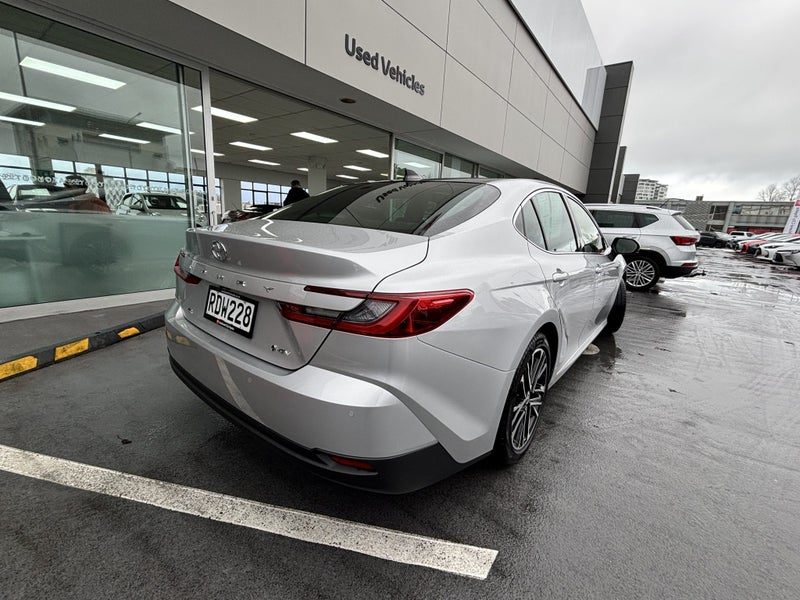 2025 Toyota Camry ZR 2.5 HYBRID LUXURY SEDAN, photo 3