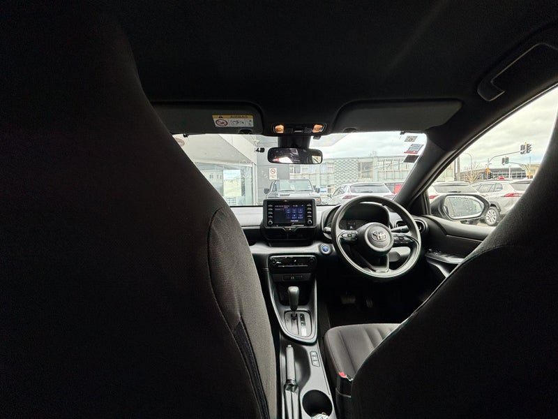 2021 Toyota Yaris Hybrid, photo 2