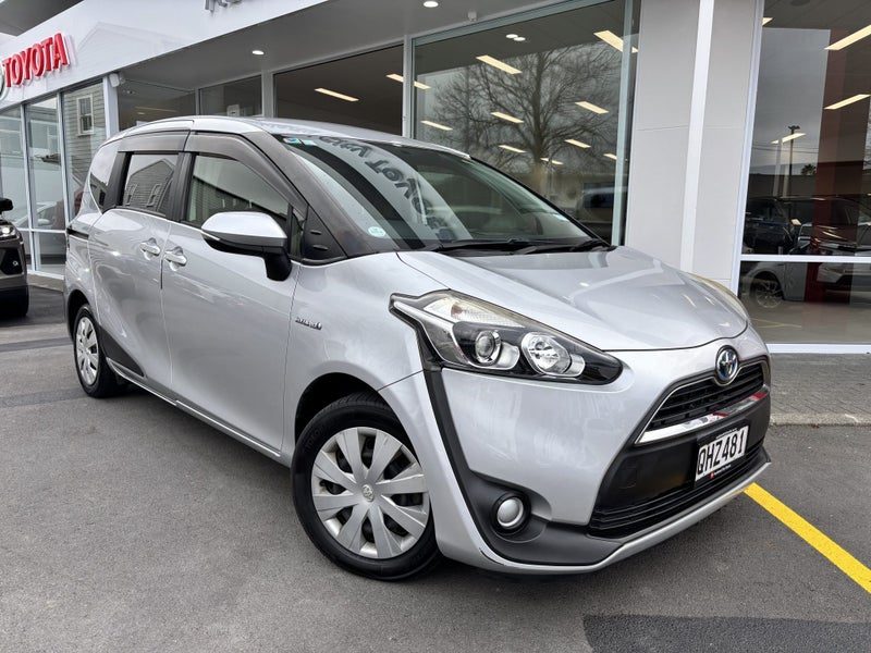 2015 Toyota Sienta Hybrid, main photo