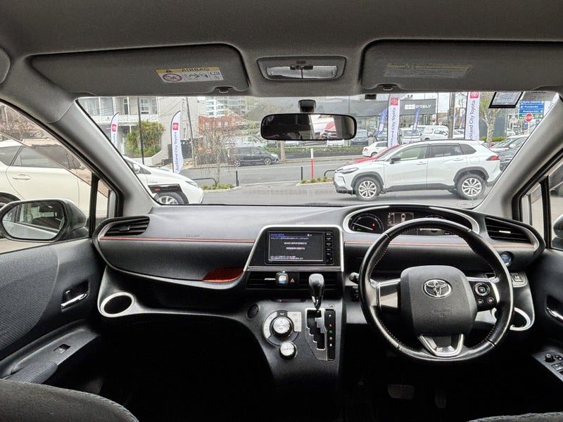 2015 Toyota Sienta Hybrid, photo 2