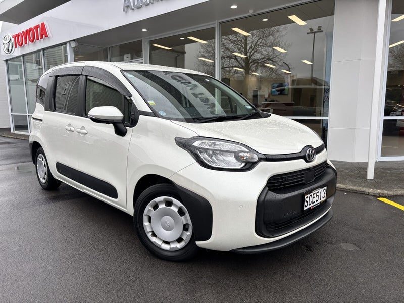 2023 Toyota Sienta 1.5 HYBRID