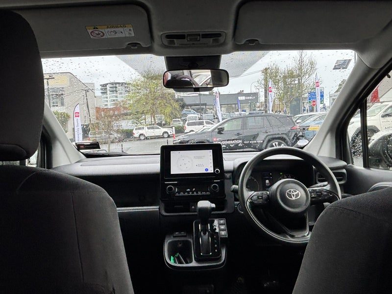 2023 Toyota Sienta 1.5 HYBRID, photo 2