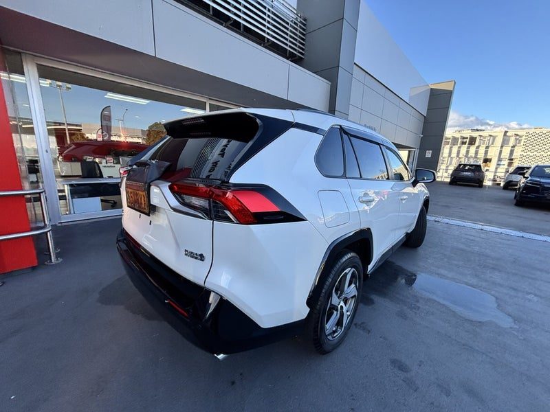 2020 Toyota RAV4 2.5 PLUG IN HYBRID LUXURY SUV, photo 3