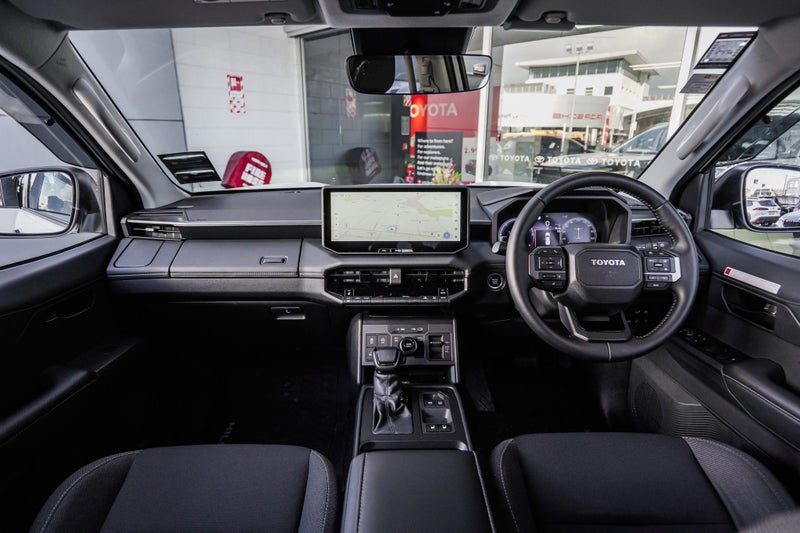 2026 Toyota Hilux SR5, photo 2