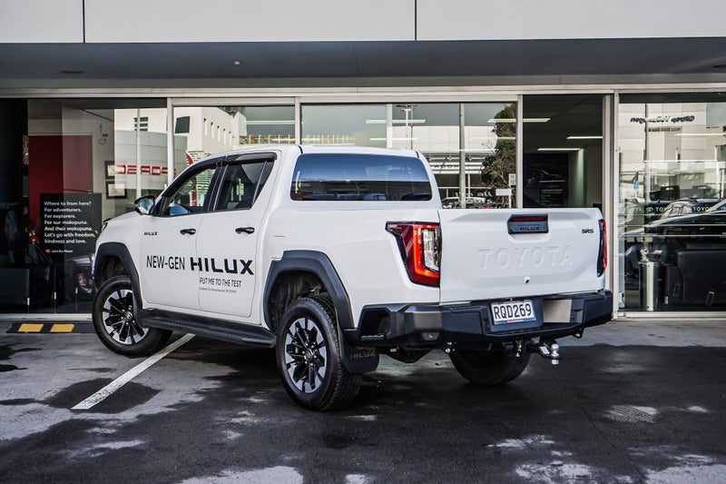 2026 Toyota Hilux SR5, photo 3