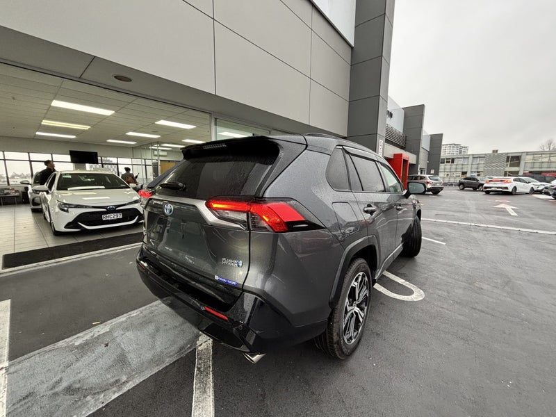 2022 Toyota RAV4 2.5 PLUG IN HYBRID LUXURY SUV, photo 3