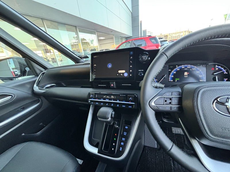 2026 Toyota Voxy Hybrid, photo 2