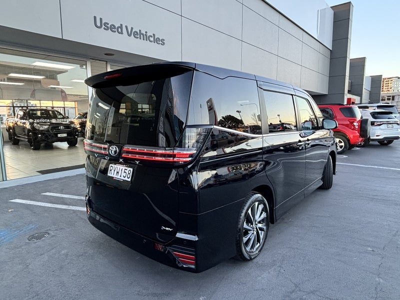 2026 Toyota Voxy Hybrid, photo 3