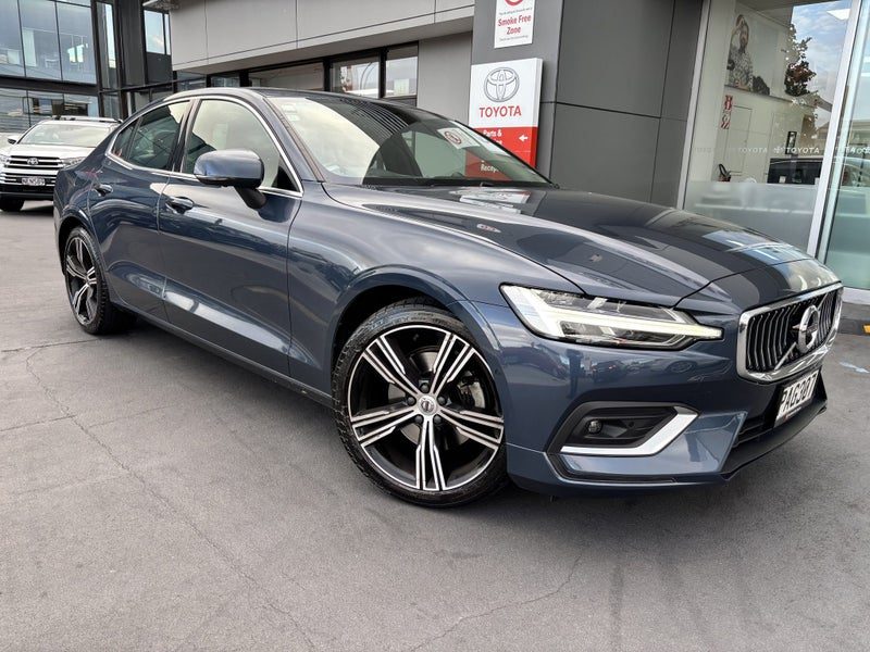 2022 Volvo S60 B5 AWD MILD HYBRID LUXURY SEDAN
