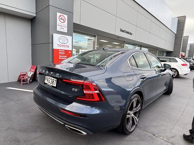 2022 Volvo S60 B5 AWD MILD HYBRID LUXURY SEDAN, photo 3