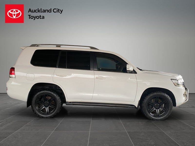 2019 Toyota Land Cruiser VX Limited, photo 2