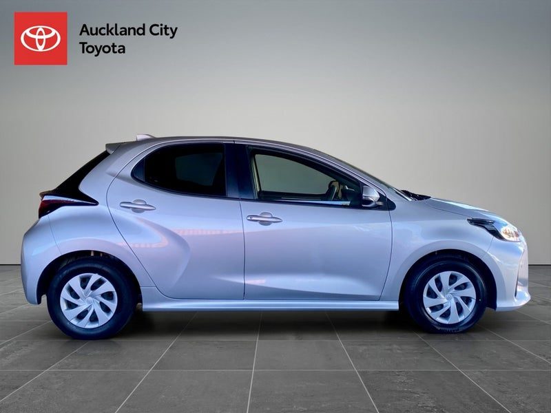 2021 Toyota Yaris X, photo 2