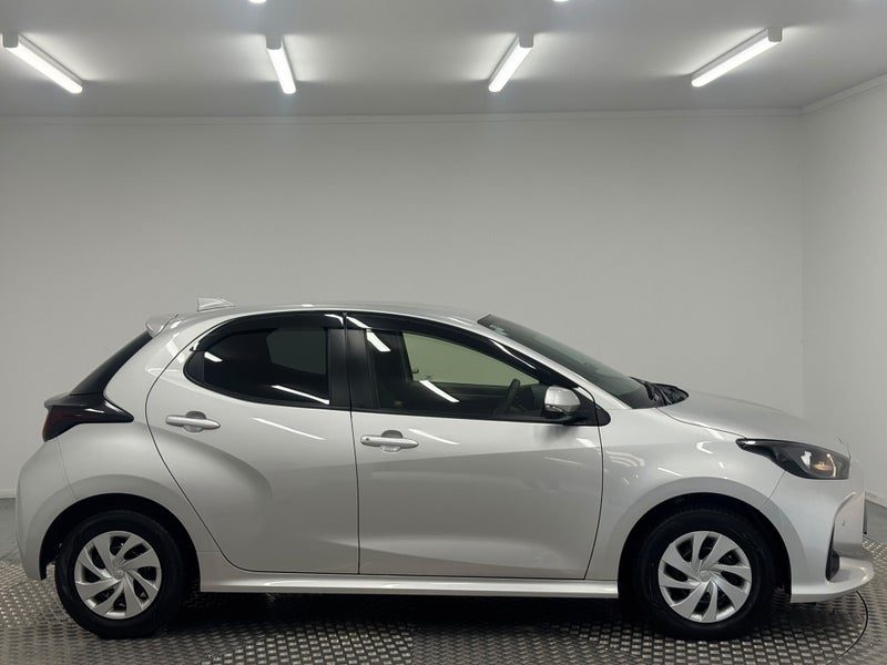 2021 Toyota Yaris 1.5 Hybrid X, photo 2