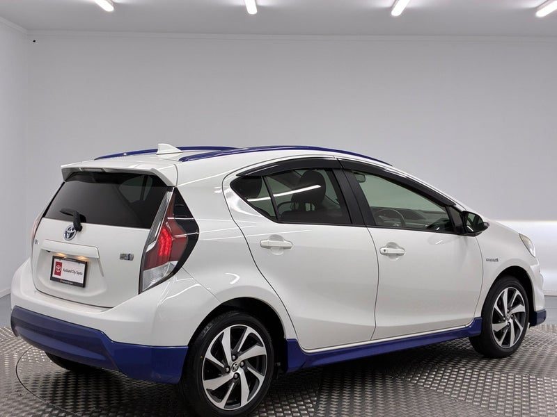 2015 Toyota Aqua 1.5 Hybrid X Urban, photo 3