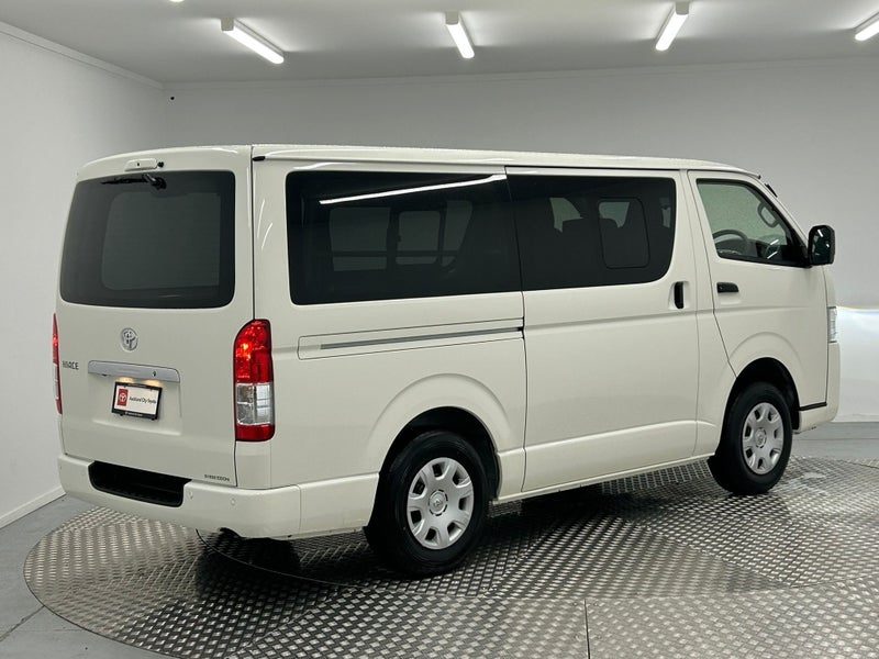 2025 Toyota Hiace 2.8D GL 4WD, photo 3
