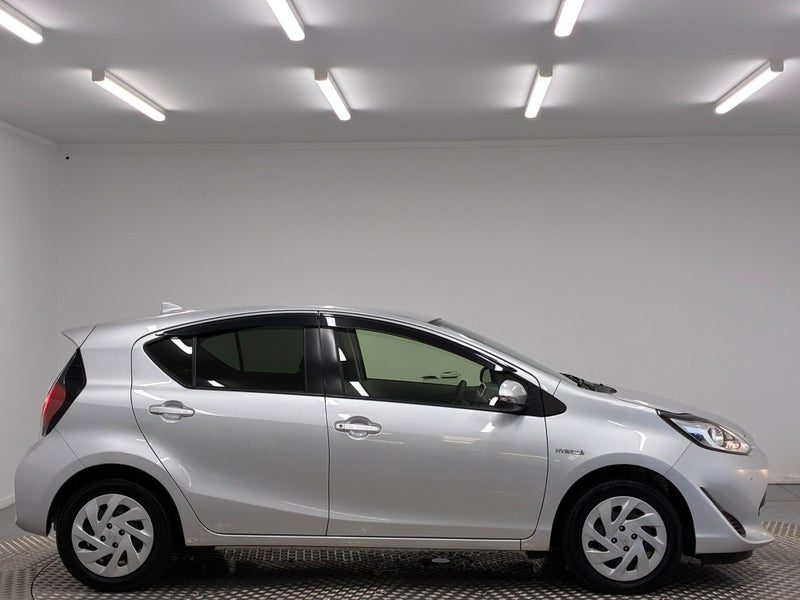 2019 Toyota Aqua 1.5 Hybrid S, photo 2