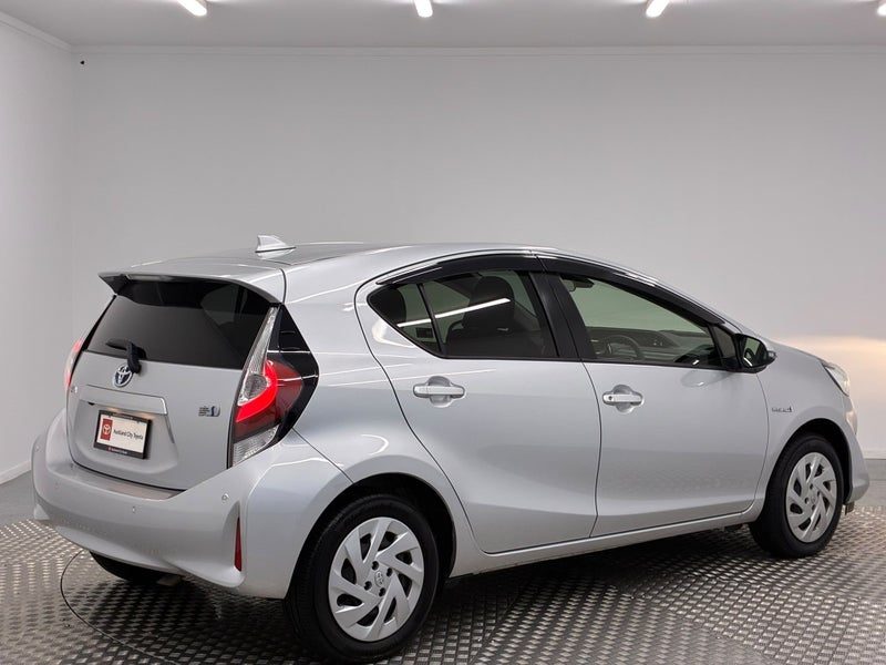 2019 Toyota Aqua 1.5 Hybrid S, photo 3