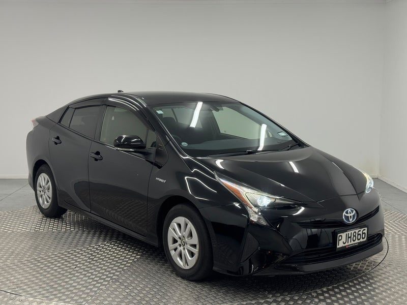 2017 Toyota Prius 1.8 Hybrid, main photo