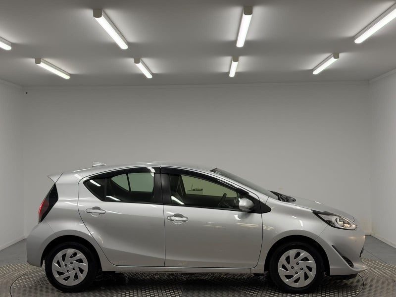 2021 Toyota Aqua 1.5 Hybrid S, photo 2